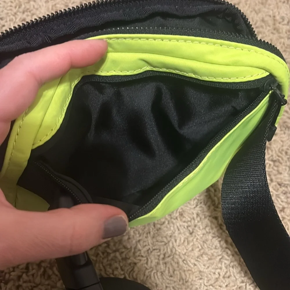 Lululemon fannypack - Picture 4 of 5